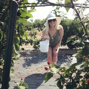 Meet your Posher, Becky